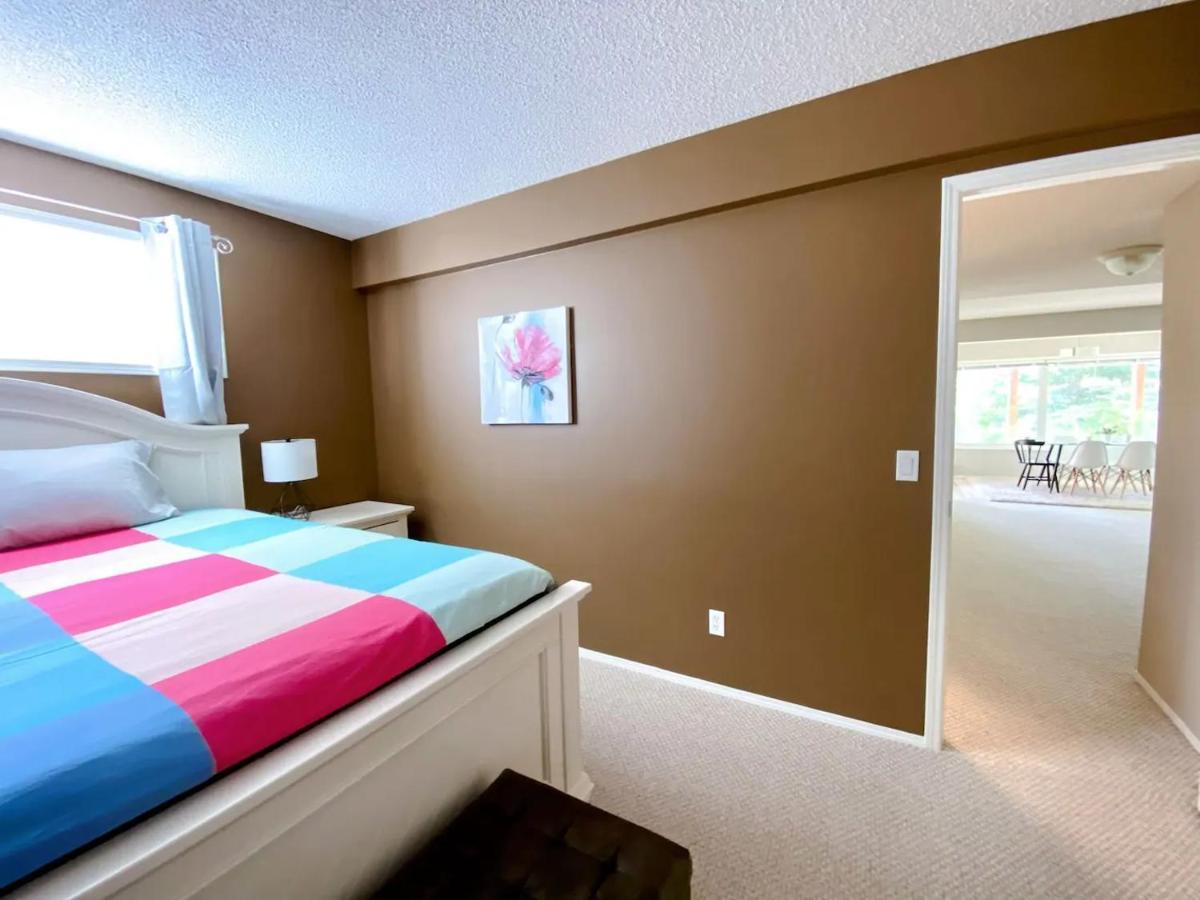 Private, Spacious, & Bright Home Calgary Luaran gambar