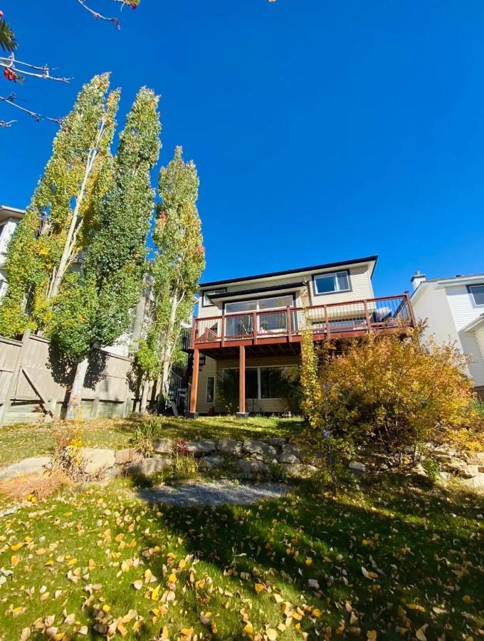 Private, Spacious, & Bright Home Calgary Luaran gambar