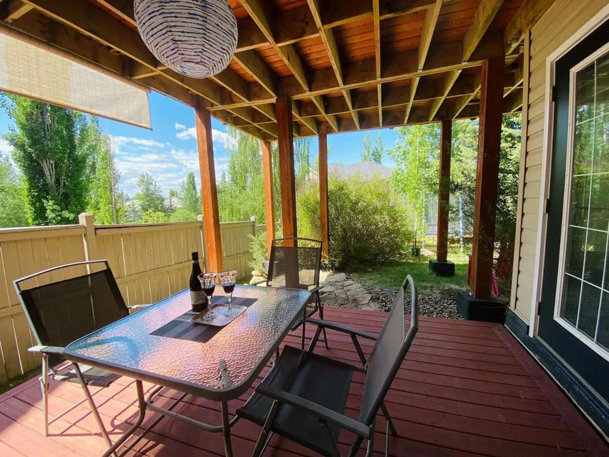 Private, Spacious, & Bright Home Calgary Luaran gambar