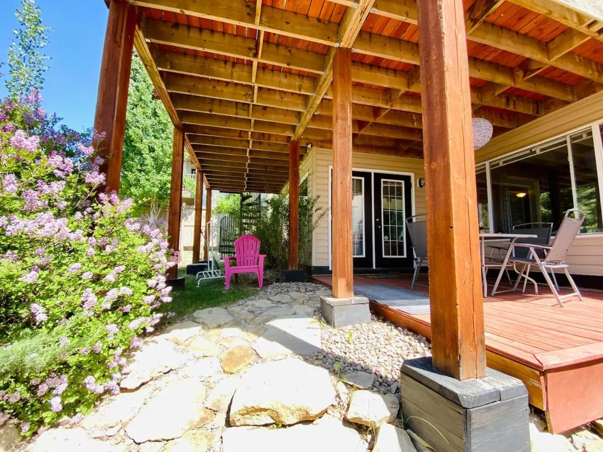 Private, Spacious, & Bright Home Calgary Luaran gambar